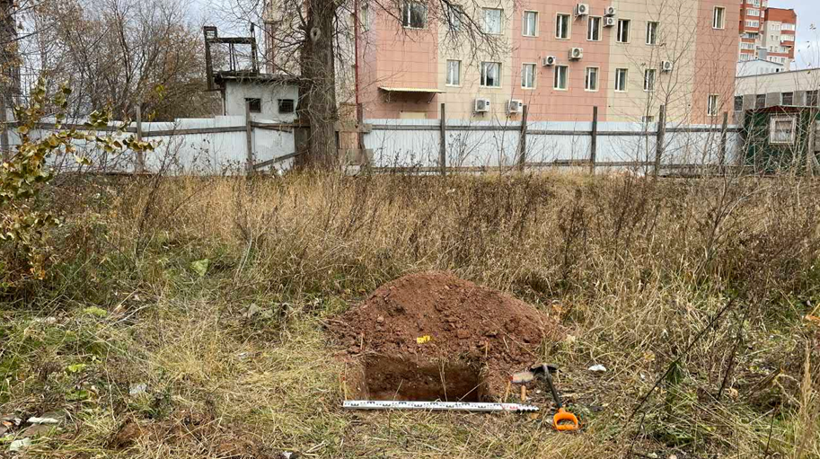 Из отчета. Археологическая разведка. Шурф № 1. Вид на выкопанный шурф с включением окружающего пейзажа. Вид с юга..png