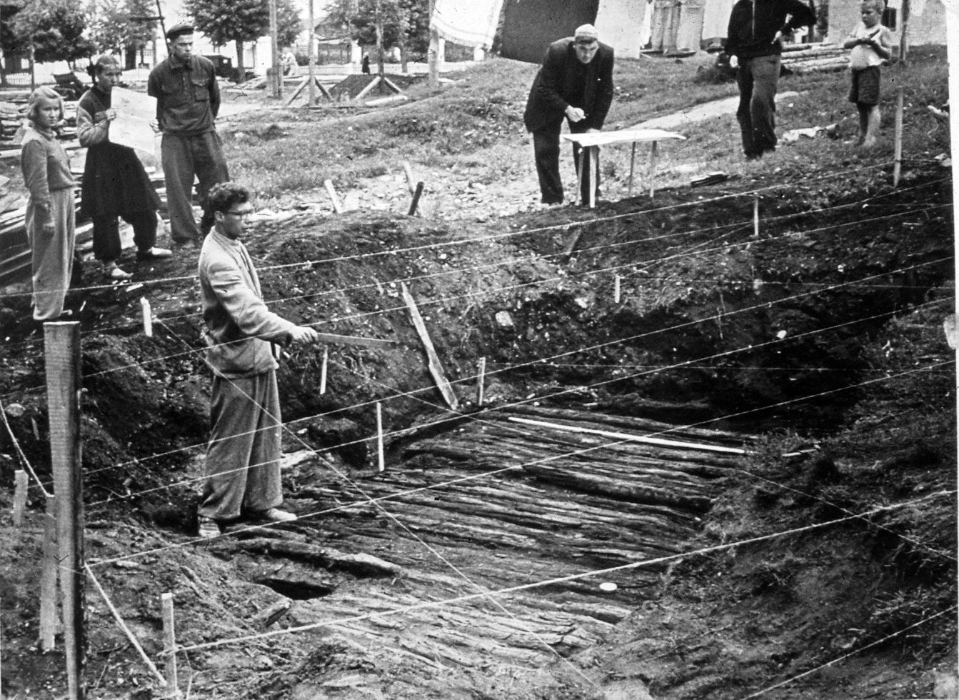 Фонды НИАЛ. Фотокопия. Раскоп 1957.jpg
