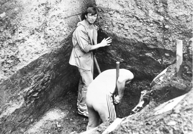 НИАЛ ВятГУ. Л.Д. Макаров за работой на ракопе. 1990г. (2).png